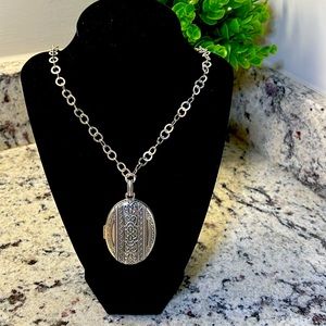 Retired Silpada 2” locket on 28” sterling silver chain